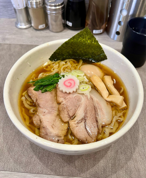 「醤油ら〜麺➕味玉」@手打ち 蓮の写真