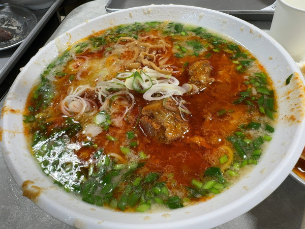 「こってり味噌辛口ホルモンメン」@とん平食堂 柏店の写真