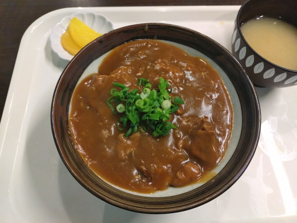 「カレー丼850円」@琴平うどん食堂 紡麦の写真