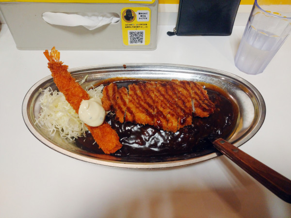 「ロースカツカレー中盛り（950円）＋エビフライ（250円）」@ゴーゴーカレー 川崎モアーズスタジアムの写真