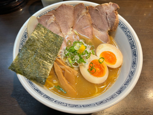 「焼豚らーめん（味玉付き）」@らーめん はやしの写真