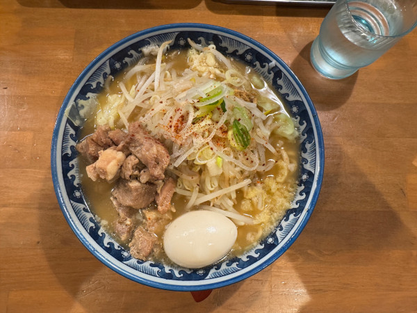 「醤油ラーメン　全マシ」@ぶた金ラーメンの写真