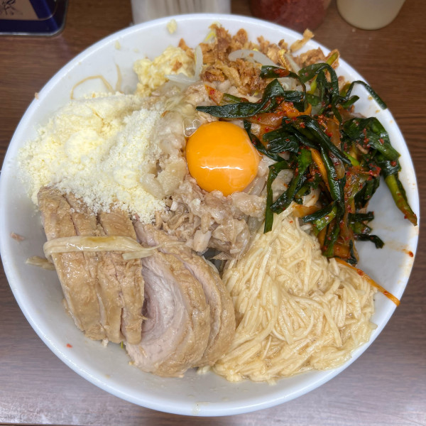 「小豚汁なし とろろ+チーズ+ニラキムチ」@ラーメン二郎 横浜関内店の写真