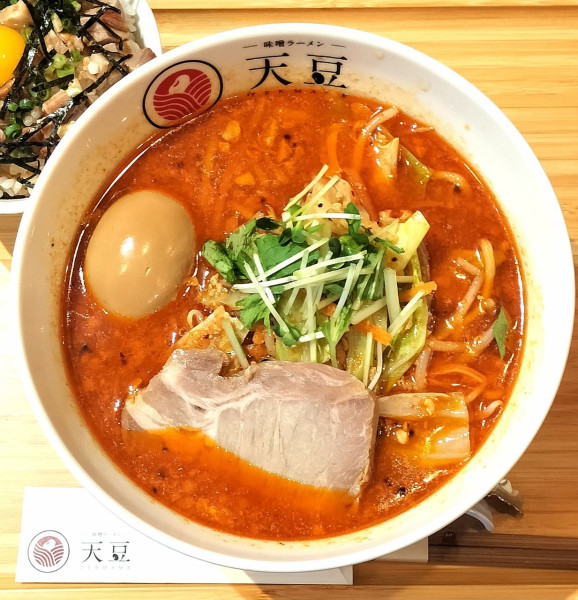 「麻辣 1150円＋税、半熟煮卵サービス」@味噌ラーメン 天豆の写真