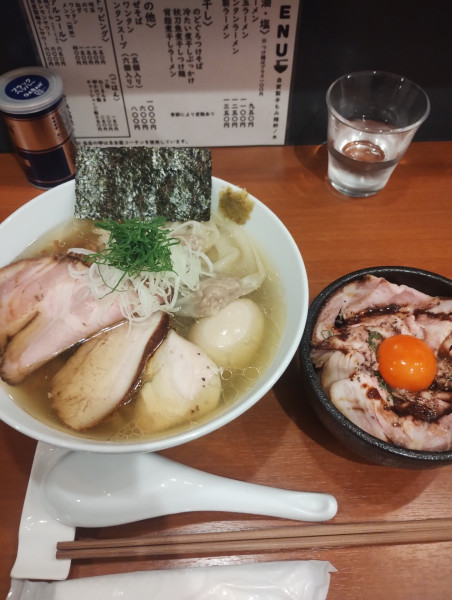 「特製塩ラーメン(大盛無料)(ローストポーク丼)」@自家製手もみ麺 鈴ノ木の写真