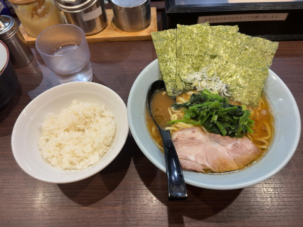 「らーめん」@横浜家系らーめん侍 渋谷本店の写真