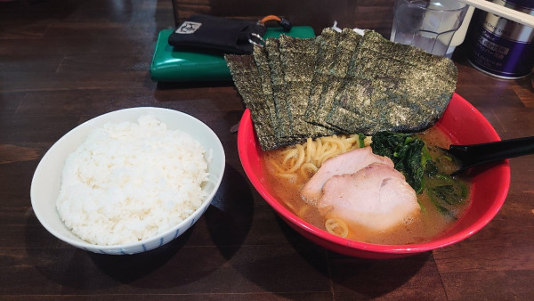 「ラーメン +海苔+ご飯」@ラーメン 晴道軒の写真