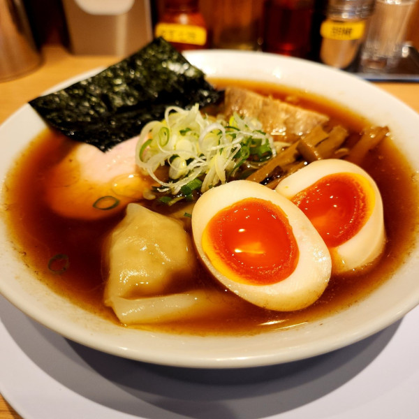 「特製 中華そば 醤油」@中華そば やなぎやの写真