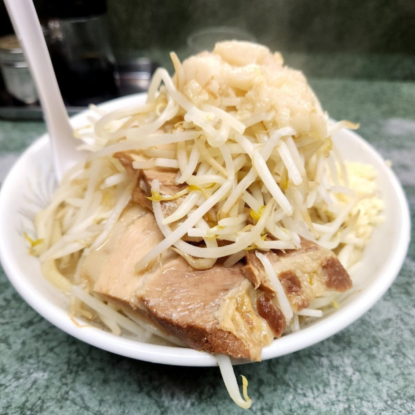 「ラーメン ヤサイ、ニンニク、アブラカタマリ」@ラーメン二郎 新宿小滝橋通り店の写真