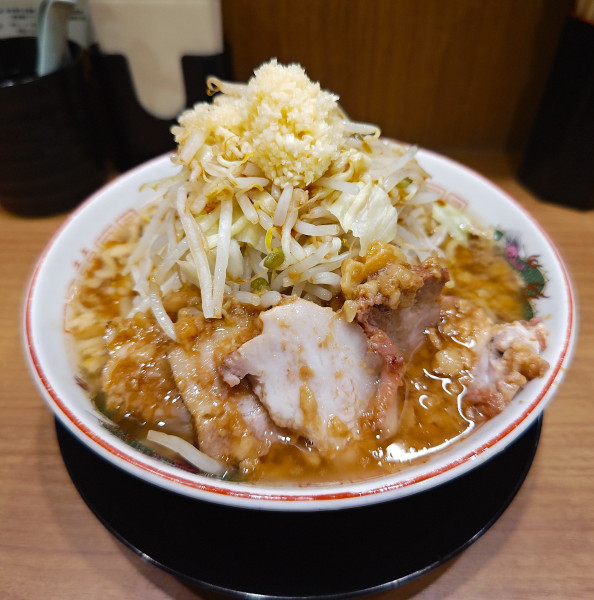 「カネシ醬油味チャーシュー麵大盛（全マシ）」@THE魚郎の写真