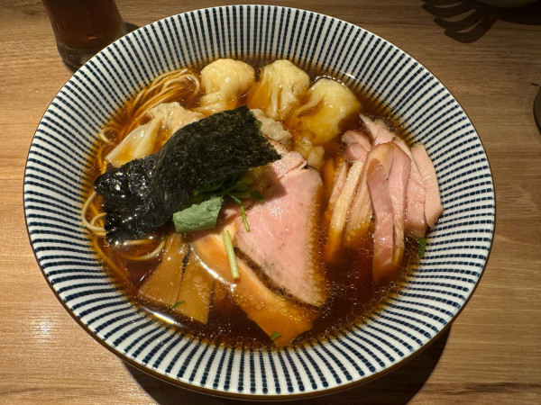 「黒旨特製ワンタン麺」@中華soba いそべの写真