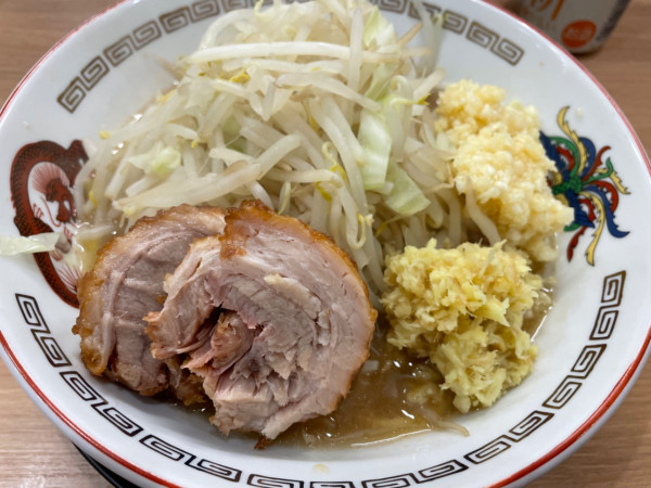 「ミニラーメン、麺普通、缶ビール」@ラーメン豚山 金沢文庫店の写真
