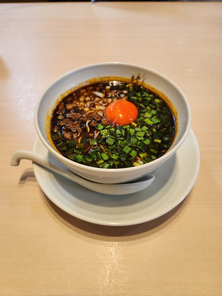 「辛ニラそば」@らぁ麺はやし田 岩槻店の写真