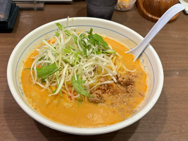 「鶏白湯担々麺　大盛（900）」@福しん 大久保駅前店の写真