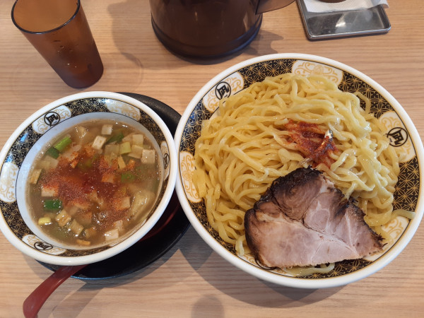 「すごい煮干しつけ麺、特盛」@どうけん 新百合ヶ丘マプレ店の写真