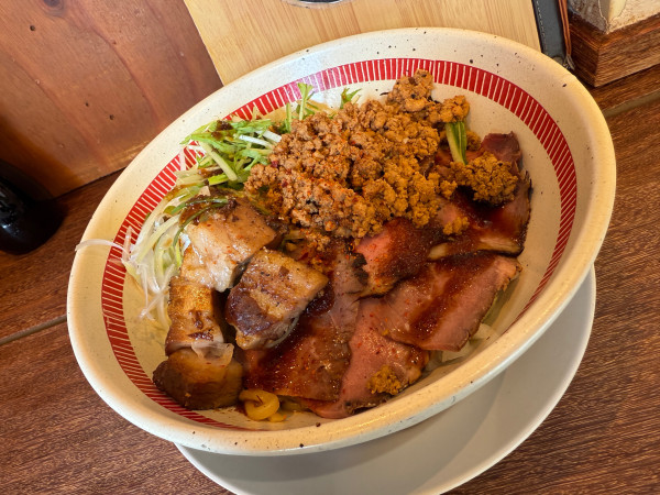 「ほぃの肉盛りまぜそば」@麺屋 ほぃの写真