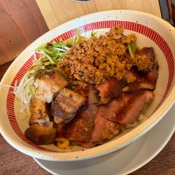 ほぃの肉盛りまぜそば