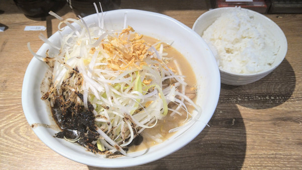 「黒味噌ラーメン+ライス･白髪ネギ」@花木流味噌  藤沢店の写真