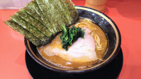 「ラーメン(味濃いめ･麺硬め)+海苔」@横浜家系ラーメン 大輝家の写真