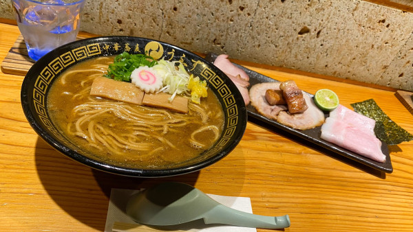 「中華そば 並 ¥1,050 桃源全種 ¥900」@中華蕎麦うゑずの写真