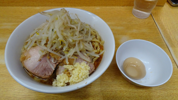 「小（900円）＋赤カレー2倍＋あじたま　ヤサイニンニクアブラ」@ラーメン二郎 環七新新代田店の写真