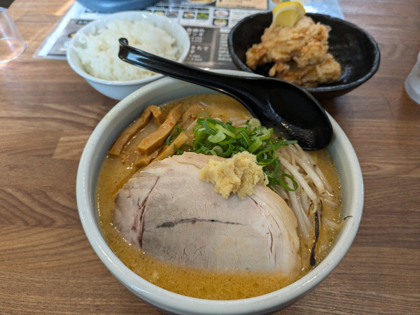 「札幌味噌＋ザンギセット」@らーめん 三空 上田店の写真