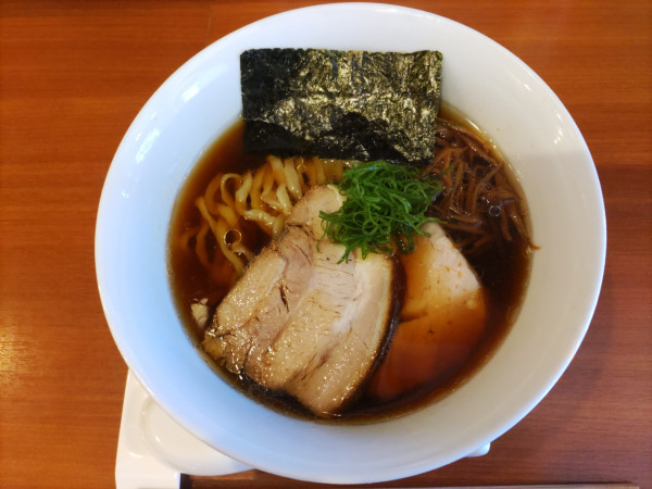「醤油ラーメン」@自家製手もみ麺 鈴ノ木の写真