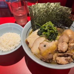 武将ラーメン+コロ肉+サービスライス(少な目)