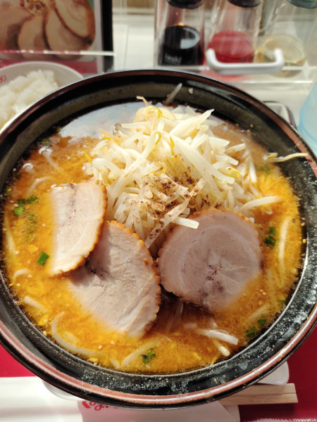 「味噌チャーシュー(3枚)大盛、もやしマシ」@くるまやラーメン 和光店の写真