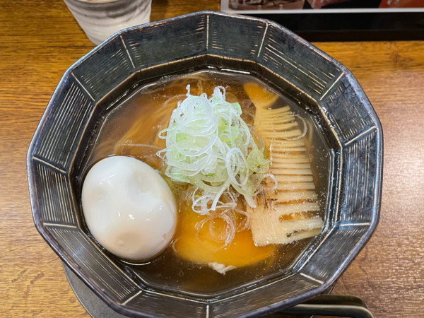 「醤油らぁ麺　￥９００」@みっかぼうずの写真