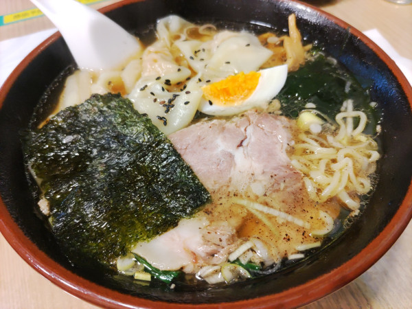 「ワンタンメン 850円」@手もみらーめん十八番の写真