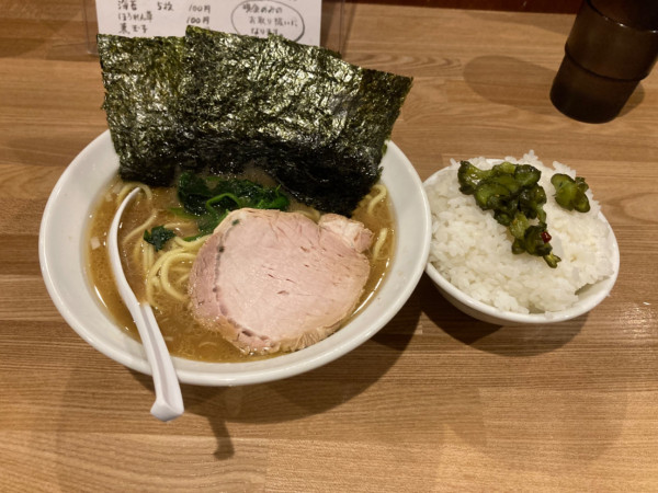 「ラーメン+ライス950円」@家系らーめん やなぎやの写真