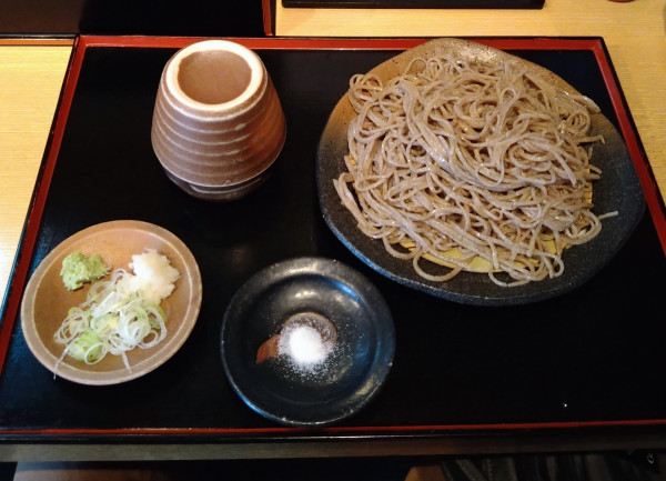「田舎そば+牡蠣の蕎麦粉焼き」@手打そば もりの写真