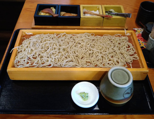 「板蕎麦＋もつ煮込み」@板蕎麦 山葵の写真