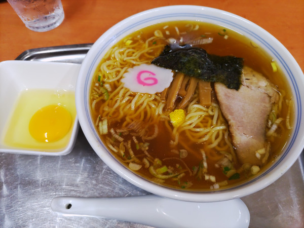 「中華麺（小）900円 なま玉子 100円」@河辺大勝軒の写真