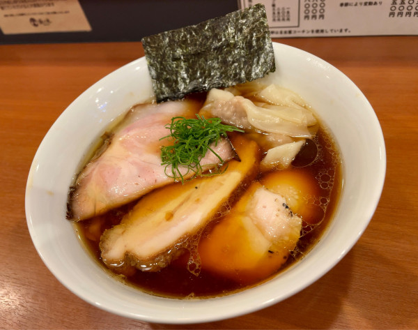 「醤油特製ラーメン」@自家製手もみ麺 鈴ノ木の写真