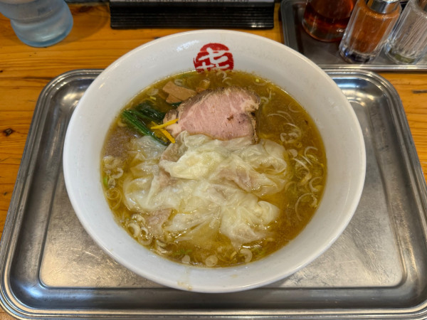 「中華そば（小）＋ワンタン」@中華そば まるきの写真