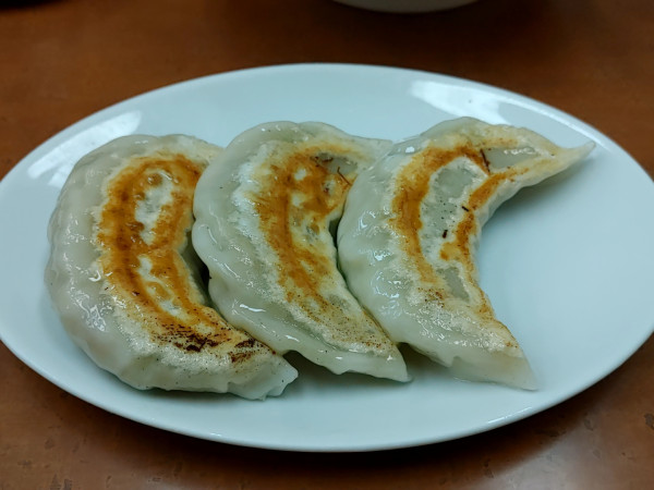 「餃子（３個：300円）」@珍來 西川口東口店の写真