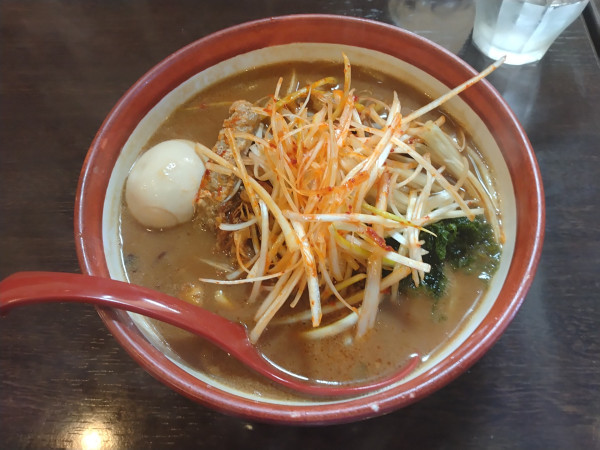 「伊勢味噌󠄀肉ネギらーめん¥1070+肉漬け煮玉子¥180」@蔵deらーめんの写真