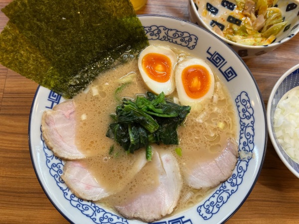 「チャーシュー麺　卵」@横浜豚骨醤油ラーメン YOLOの写真