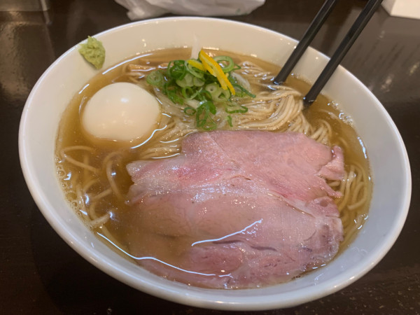 「塩ラーメン　たまご」@町田汁場 しおらーめん進化 町田駅前店の写真