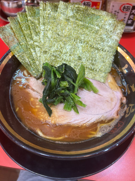 「ラーメン並900円＋海苔100円＋ライス食べ放題100円」@大輝家直系横浜家系ラーメン 大元家の写真