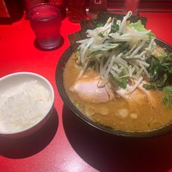 チャーシューメン中盛　野菜畑　半ライス