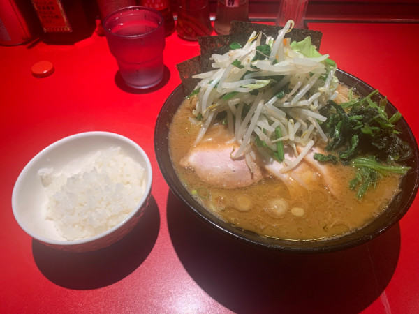 「チャーシューメン中盛　野菜畑　半ライス」@厚木家の写真