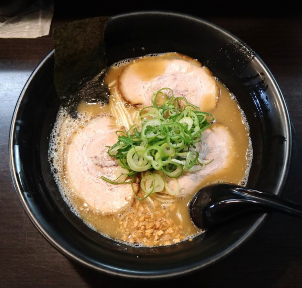 「ラーメン+半替玉」@ラーメンくれはの写真