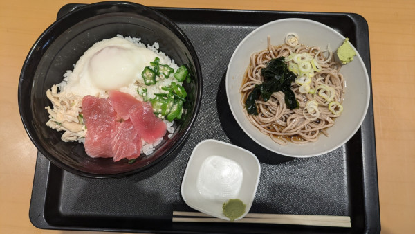 「【期間限定】マグロばくだん丼セット【店舗限定】」@名代 富士そば 水道橋店の写真