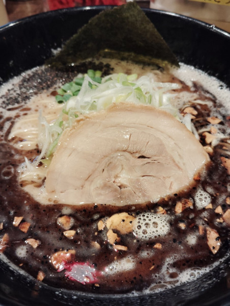 「平九郎ラーメン黒」@平九郎R 越谷東大沢店の写真
