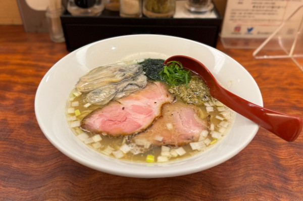 「【限定】牡蠣そば¥1400、牡蠣コンフィ¥200」@三馬路 東京店の写真