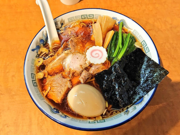 「醤油ラーメン、味玉」@麺屋かむいの写真