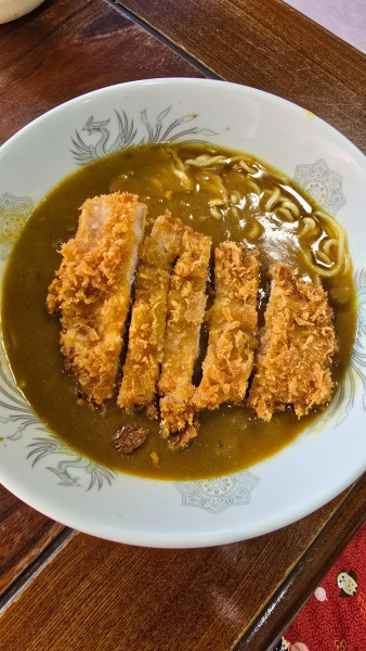「カツカレーラーメン　750円」@ほづみとんかつ店の写真